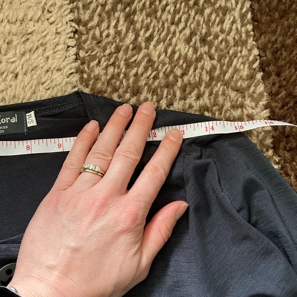 Red Coral Elegant Blue Tunic Top with Flowing Silhouette - Picture 10 of 14